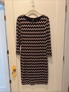 Zigzag Long-Sleeve Dress in Black and Beige